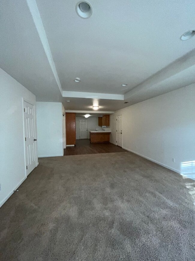 Building Photo - 2404