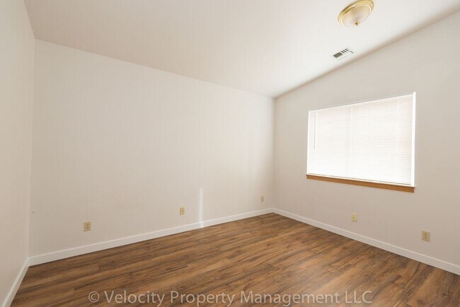 Building Photo - M150