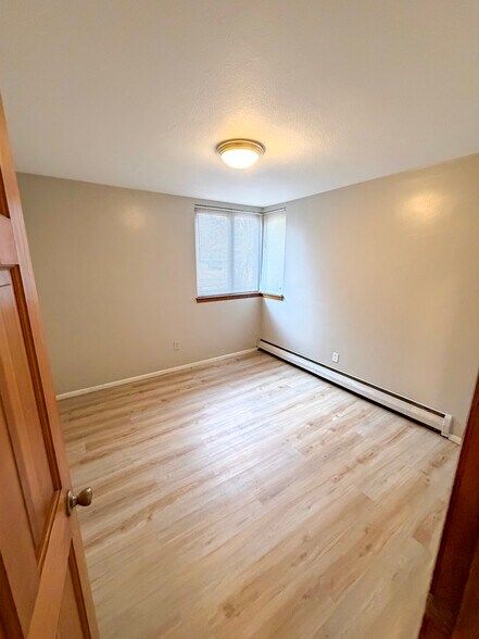 Building Photo - 1405 E 40th St