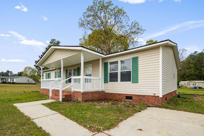 Building Photo - 3 Bed 2 Bath Home Close to Fort Bragg
