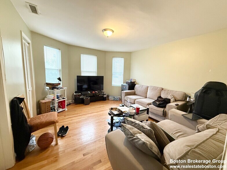 Building Photo - 3977 Washington St