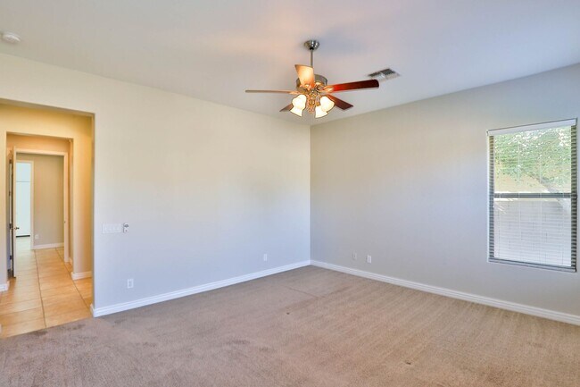 Building Photo - Beautiful Gilbert 4BR/2BA w/ RV Gate, Cove...