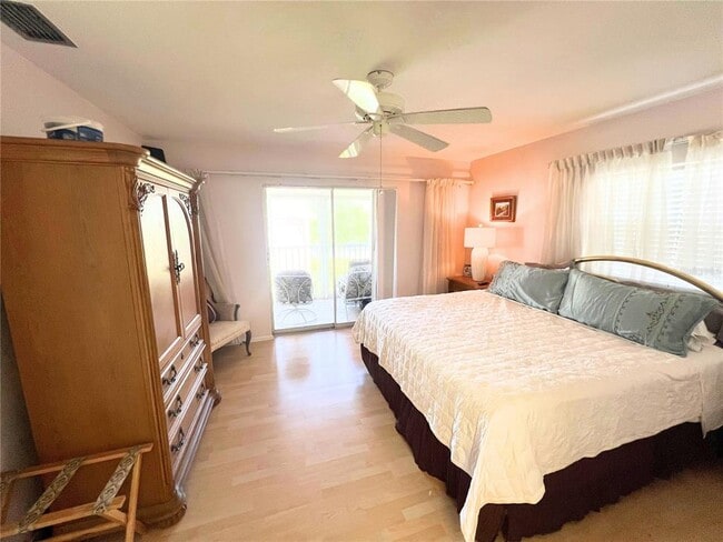 Building Photo - 3755 S School Ave