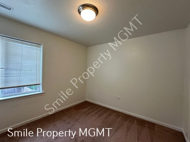 Building Photo - 6422 SE 137th Ave