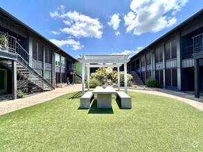 Building Photo - Modern & Cozy 2BR/2BA Home with Stylish Fi...