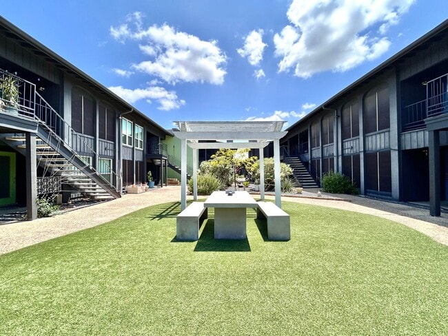 Primary Photo - Modern & Cozy 2BR/2BA Home with Stylish Fi...
