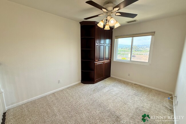 Building Photo - Beautifully Remodeled 4 Bed Home with Loft + Prime Location