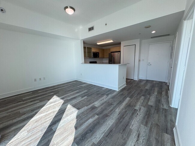 Building Photo - 350 NE 24th St