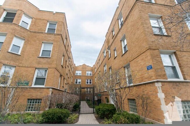 Primary Photo - 1 bedroom in Chicago IL 60657