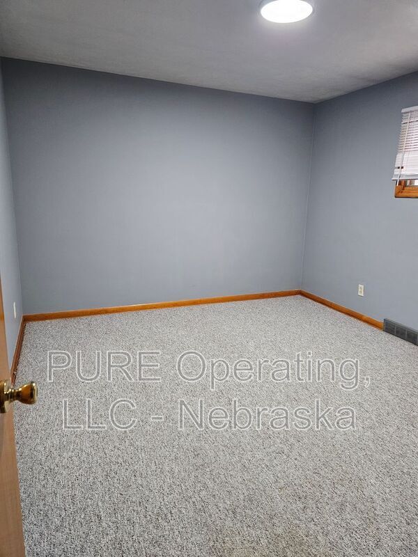 Building Photo - 2205 Lindyview Rd