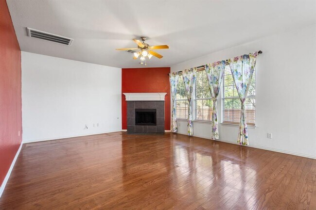 Building Photo - 910 Waterside Dr