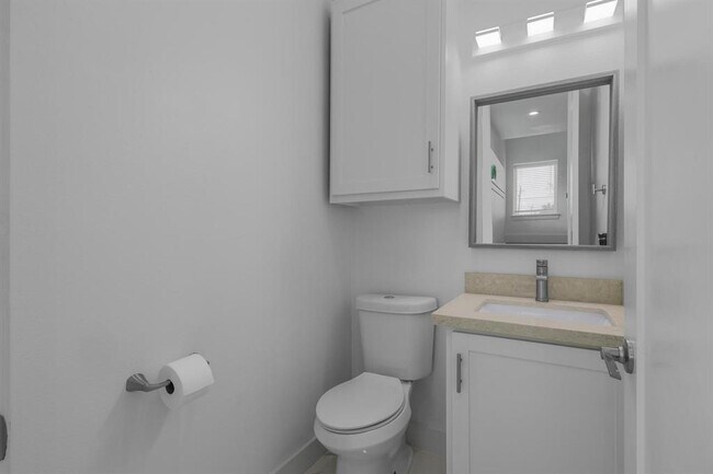 Building Photo - 6415 Bowling Green St