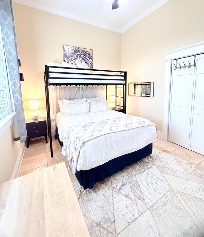 Building Photo - 509 S Willow Ave