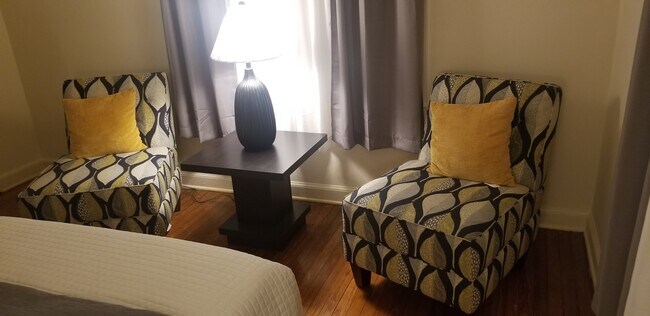 suite bedroom - 3136 N 5th St
