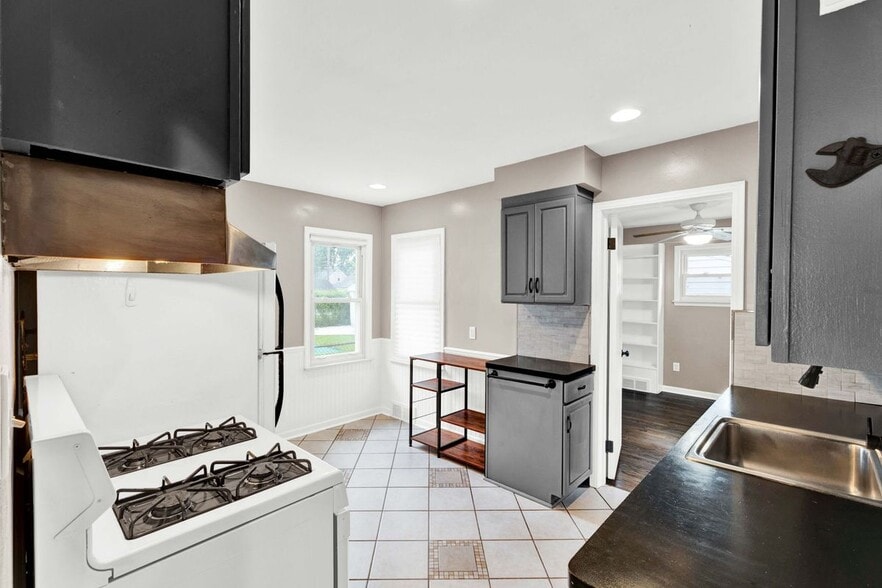 Building Photo - 4271 Prairie Ave