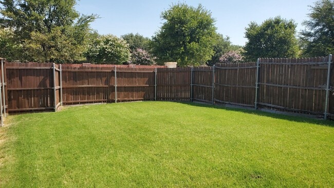 Building Photo - Pine Ridge Estates