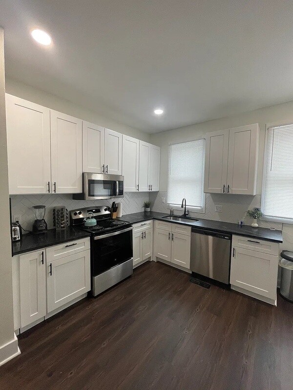 Building Photo - 299 Reinhard Ave