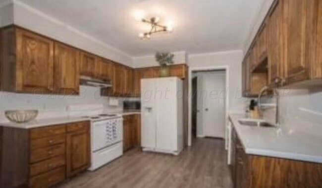 Building Photo - 6701 Deer Park Dr