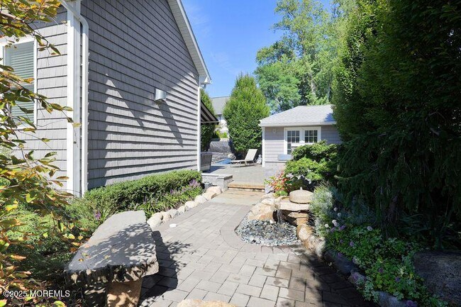 Building Photo - 63 Carpenter St