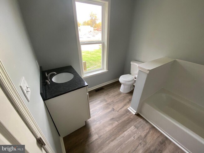 Building Photo - 2605 Maple Ave