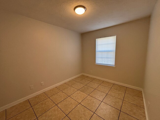 Building Photo - 1100 Frankford Ave