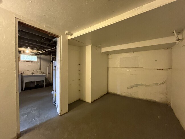 Building Photo - Bright and Open Home with Flexible Living Spaces and an Expansive Backyard