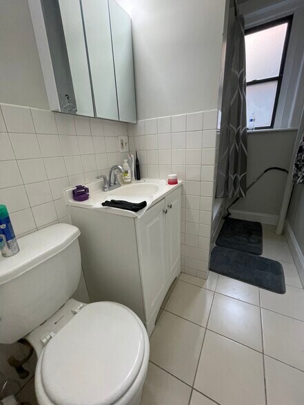 Building Photo - 63 Burbank St