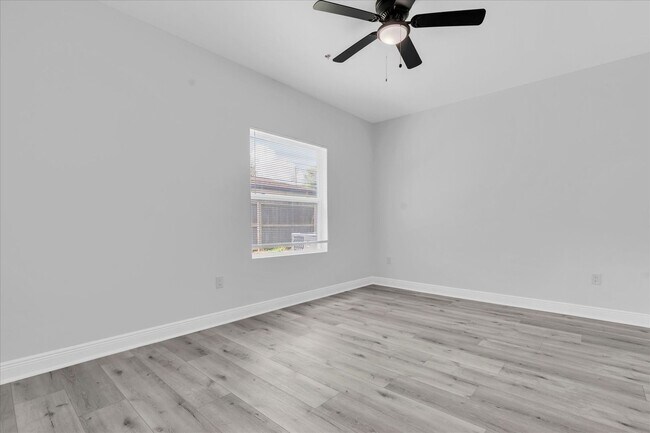 Building Photo - 705 S Orange Ave