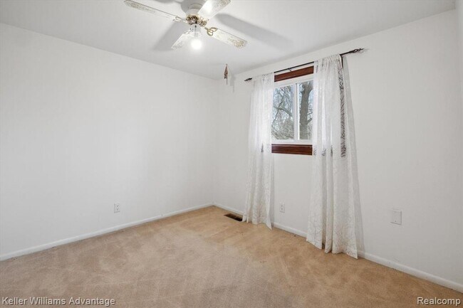 Building Photo - 19263 Sunset St