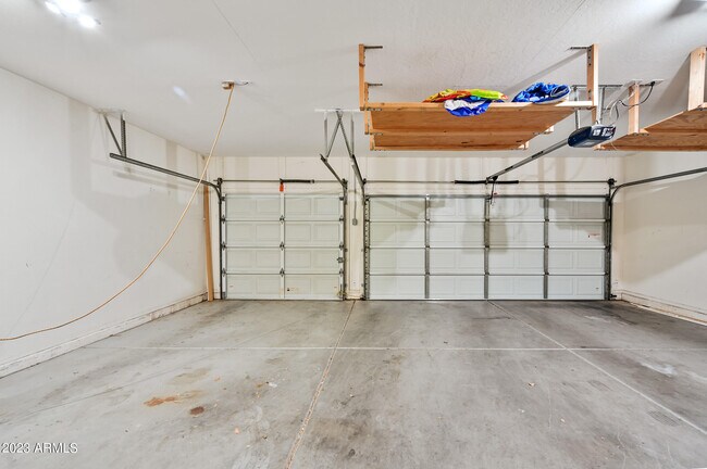 Building Photo - 1453 E Saragosa St