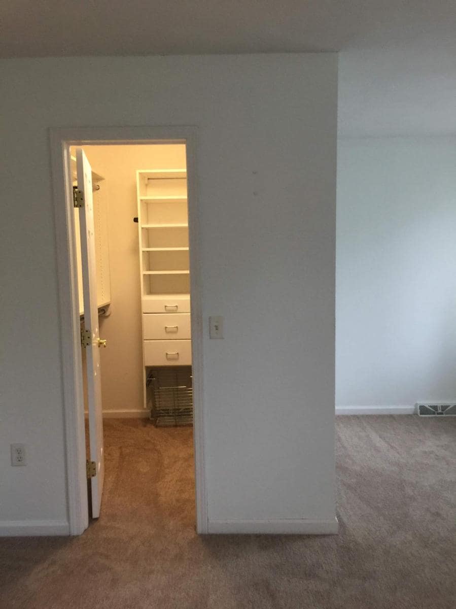 Building Photo - 100 Midlake Cir