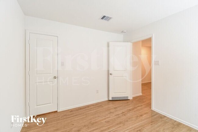 Building Photo - 508 Maple Bnd Ln