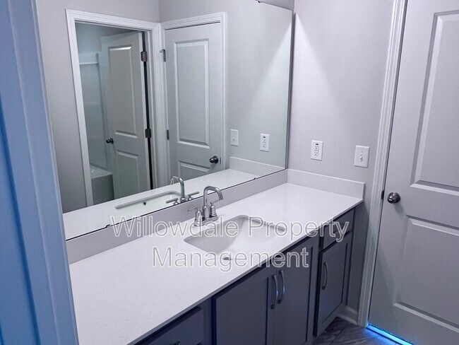 Building Photo - 5118 Cambrey Dr