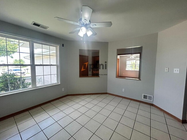 Building Photo - 396 Golden Oak Ct