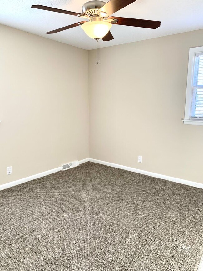 Building Photo - 498 Bunker Hill Rd