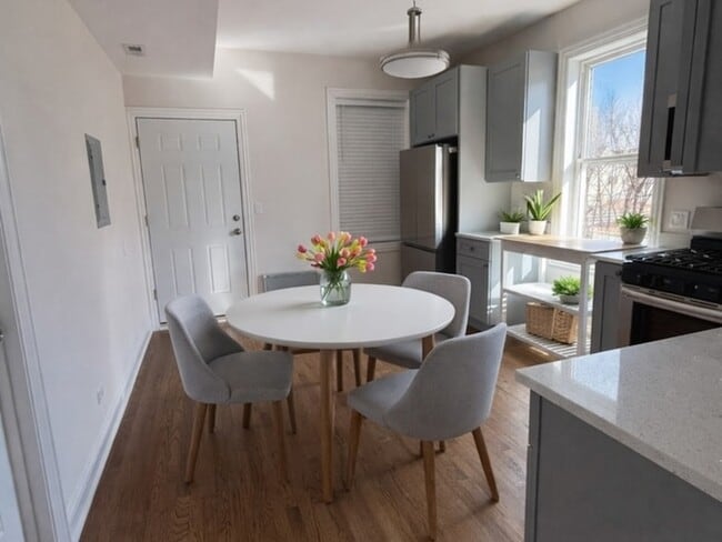 Building Photo - 4435 S Washtenaw Ave.