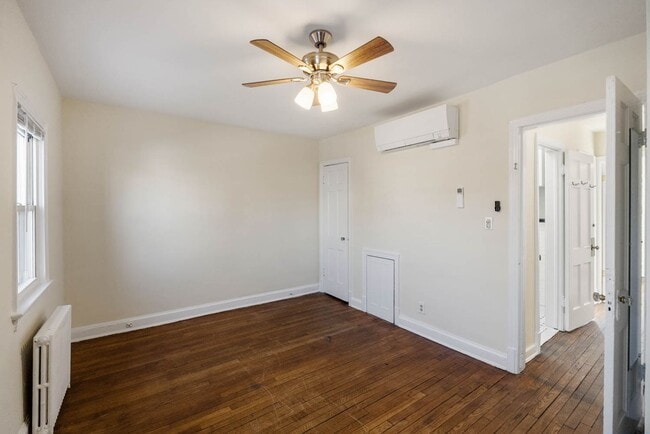 Building Photo - Capitol Hill Townhome | 3 Bed | 2 Bath | 1,350 Sf | Fenced-In Backyard