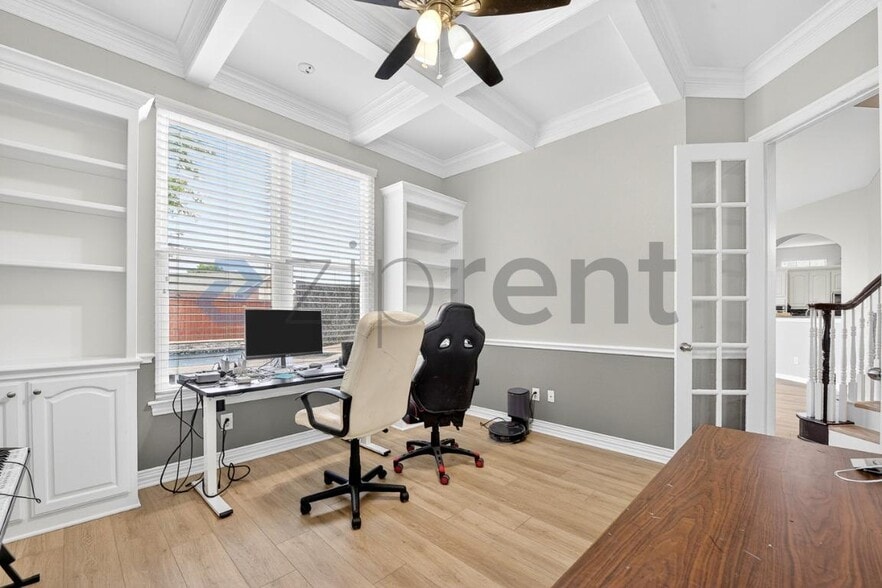 Building Photo - Unit