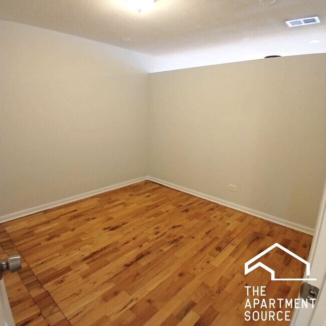 Building Photo - 4642 N Francisco Ave