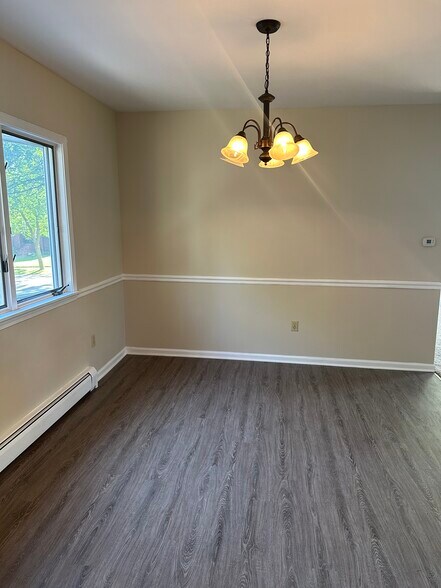 Building Photo - 110 Chateau Ter