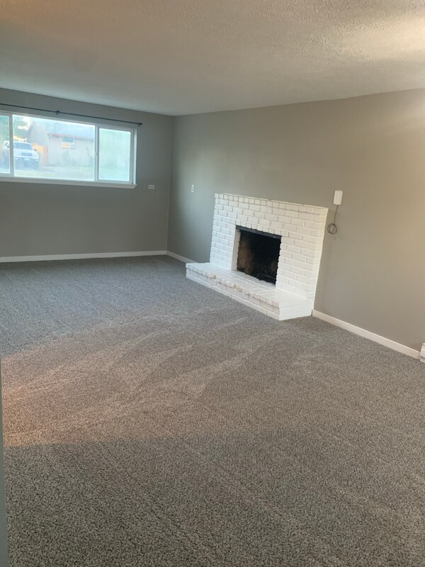 Building Photo - 608 Villard St