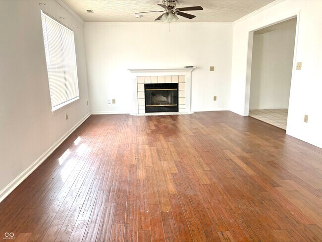 Building Photo - 11052 Oakspring Dr