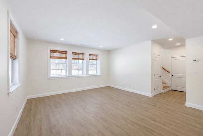 Building Photo - 261 Main St