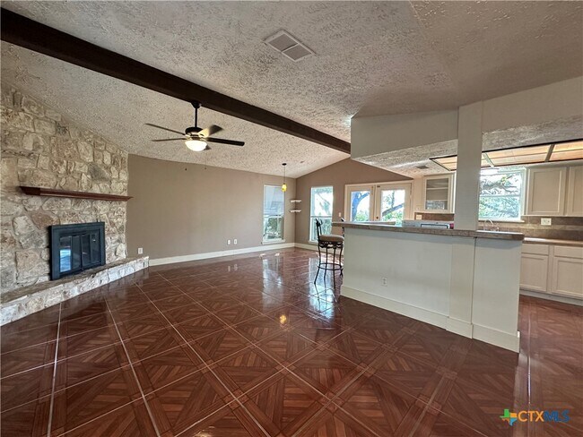 Building Photo - 904 Dale Dr