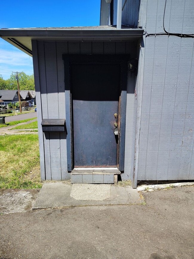 Building Photo - Great 2-bedroom home close to downtown