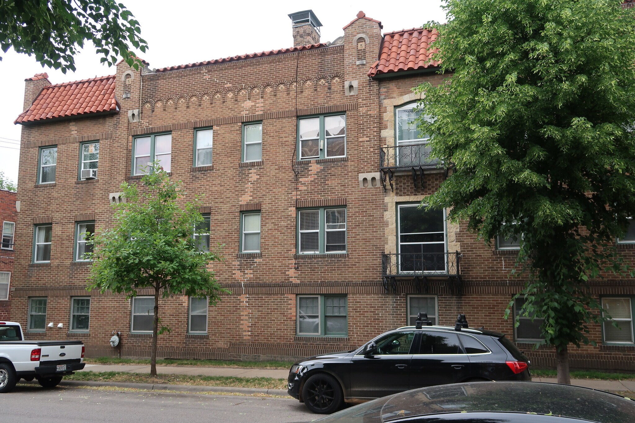 Exterior - 3252 Fremont Ave S