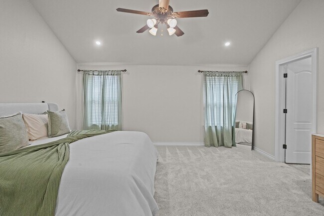 Building Photo - 5903 Sabine Dr