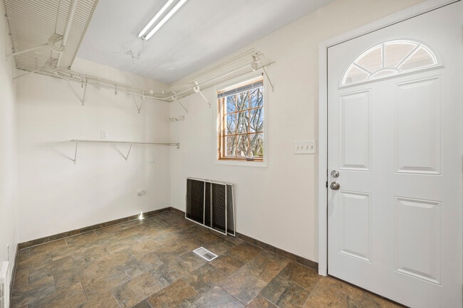 Building Photo - Dolly's