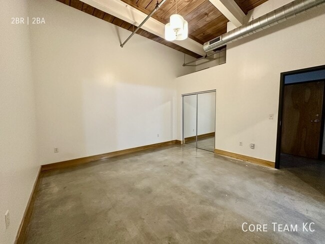 Building Photo - 382 W 22nd St