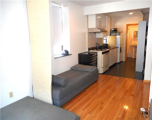 Building Photo - 9 Pell St